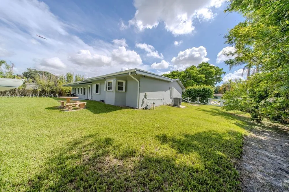 4391 SW 77th Ave Davie, FL 33328