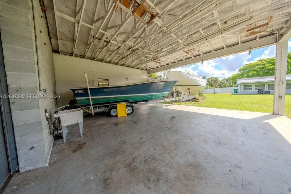 4391 SW 77th Ave Davie, FL 33328