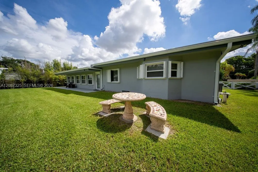 4391 SW 77th Ave Davie, FL 33328