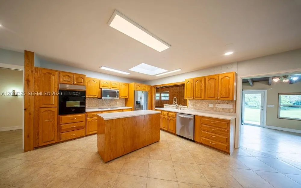 4391 SW 77th Ave Davie, FL 33328
