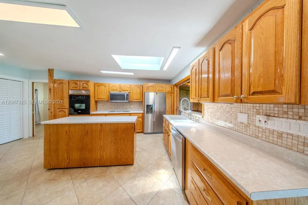 4391 SW 77th Ave Davie, FL 33328