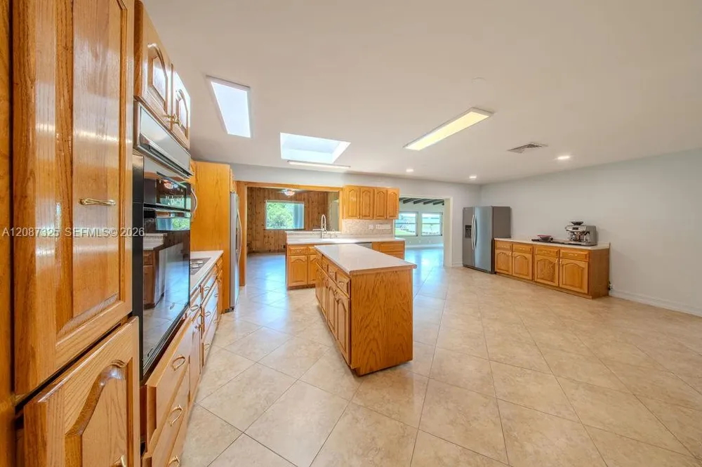 4391 SW 77th Ave Davie, FL 33328