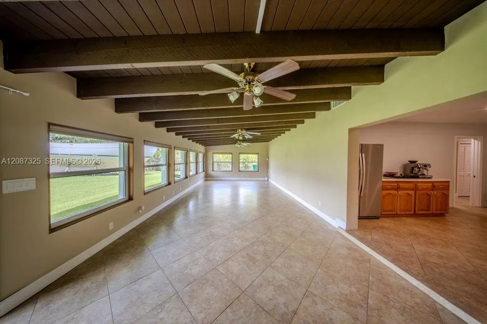 4391 SW 77th Ave Davie, FL 33328