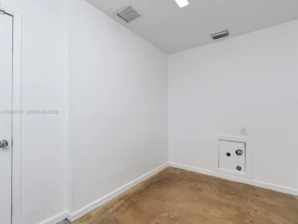 8161 NW 67th St #6 Medley, FL 33166