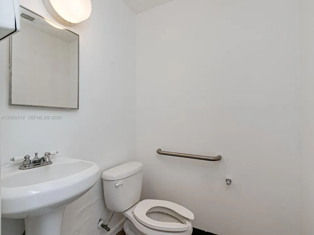 8161 NW 67th St #6 Medley, FL 33166
