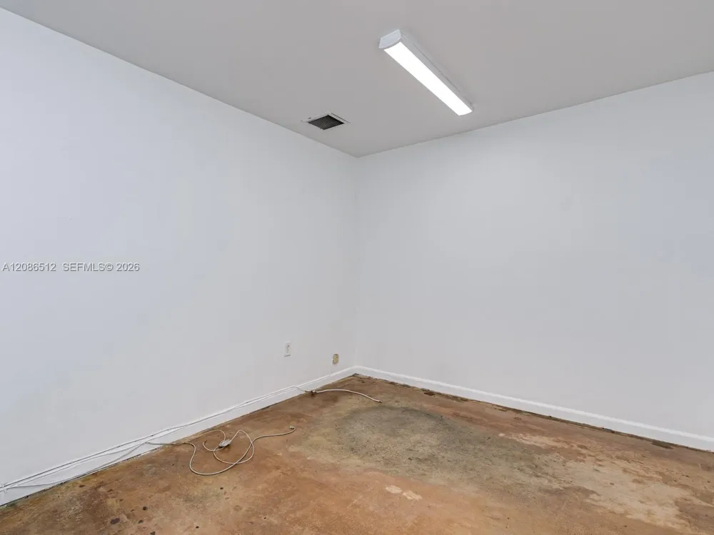 8161 NW 67th St #6 Medley, FL 33166