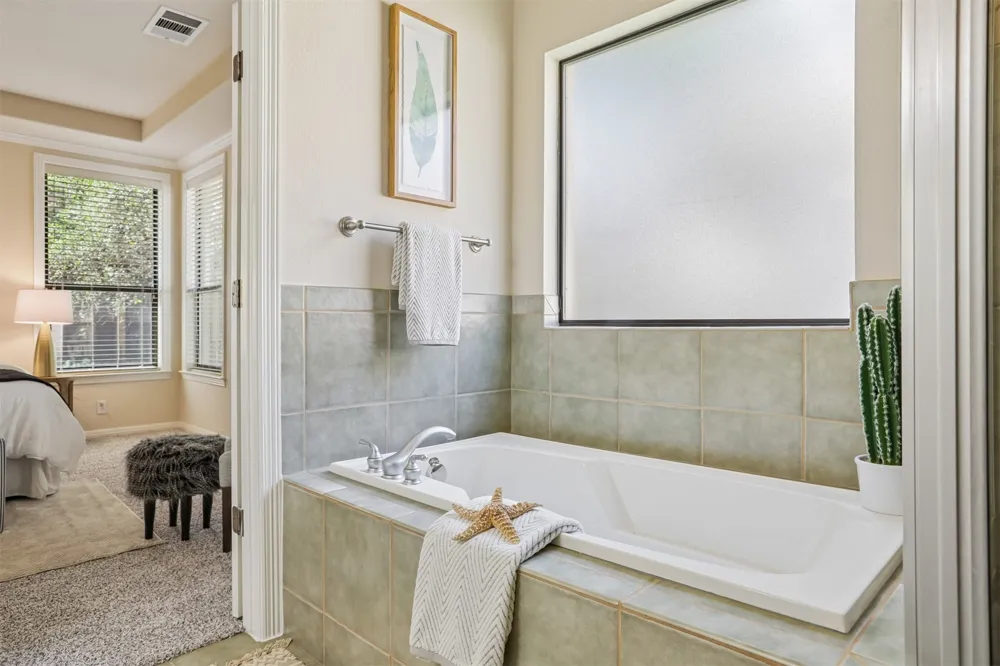 4213 Wild Iris Lane Austin, TX 78727