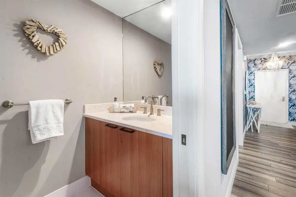 2650 Lake Shore Drive #2102 Riviera Beach, FL 33404