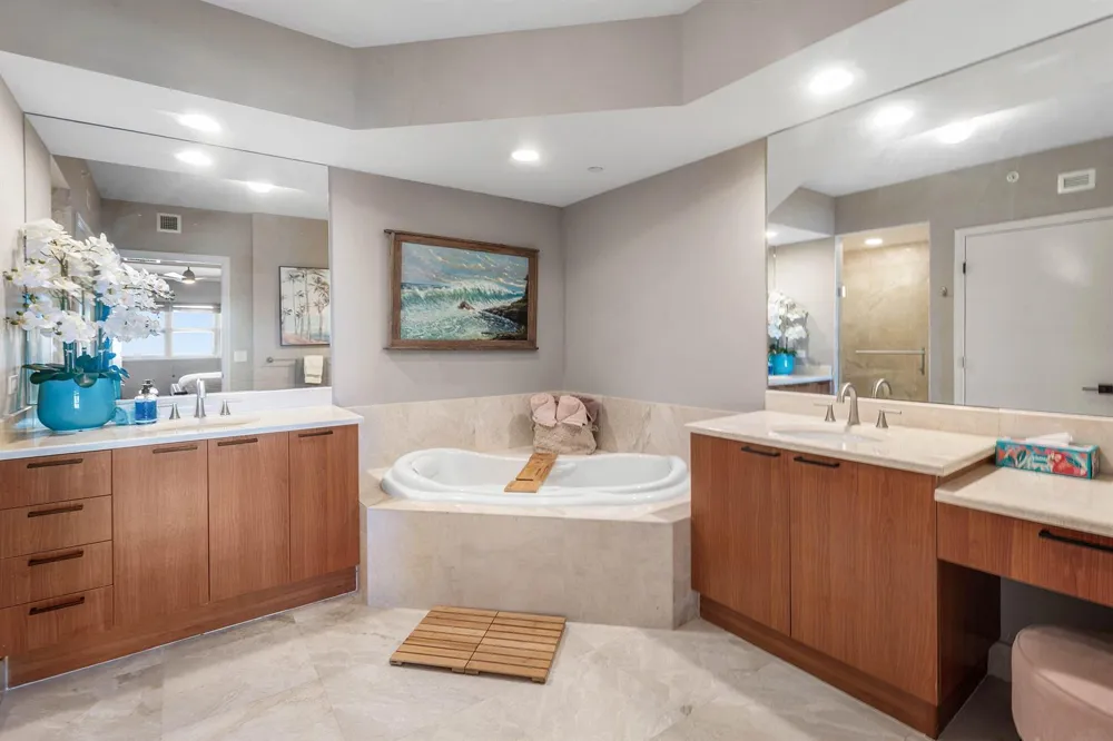 2650 Lake Shore Drive #2102 Riviera Beach, FL 33404