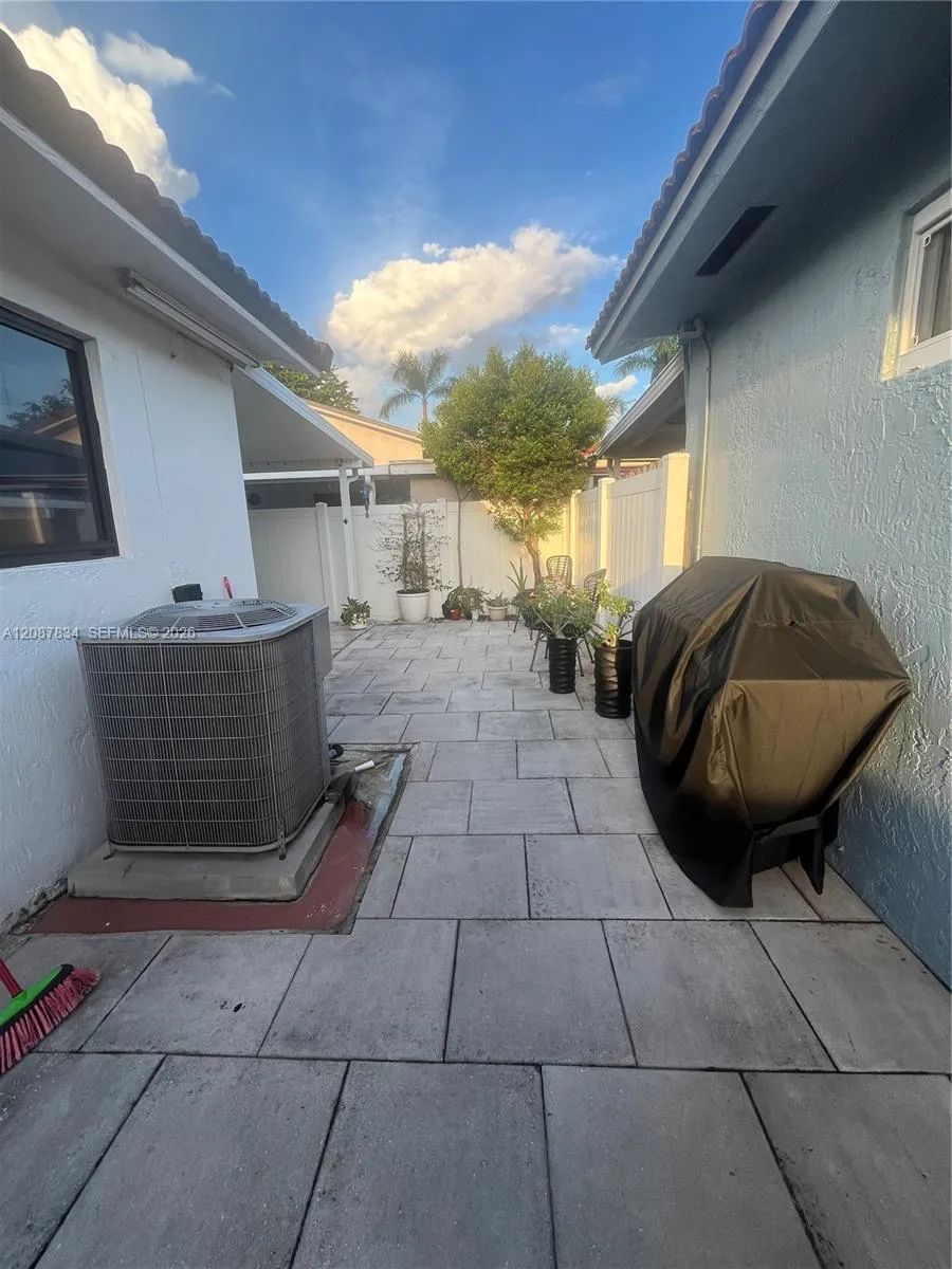 7801 W 30th Ln Hialeah, FL 33018