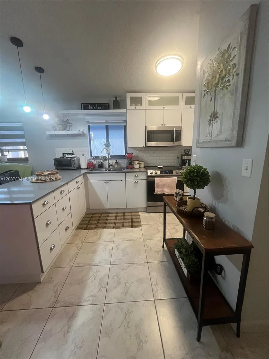 7801 W 30th Ln Hialeah, FL 33018