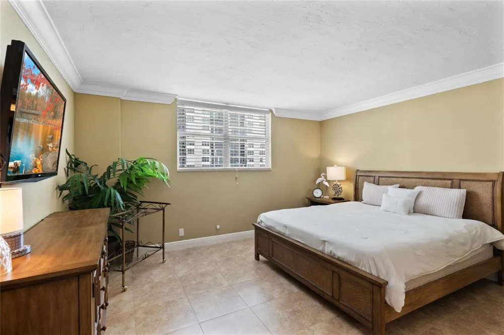 4250 GALT OCEAN DRIVE #8L Fort Lauderdale, FL 33308