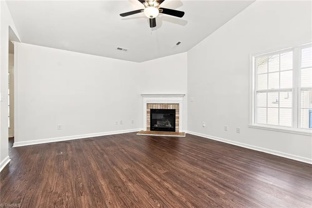 5117 Oakhurst Park Court Kernersville, NC 27284