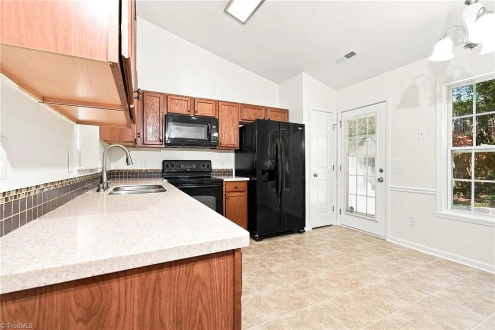 5117 Oakhurst Park Court Kernersville, NC 27284