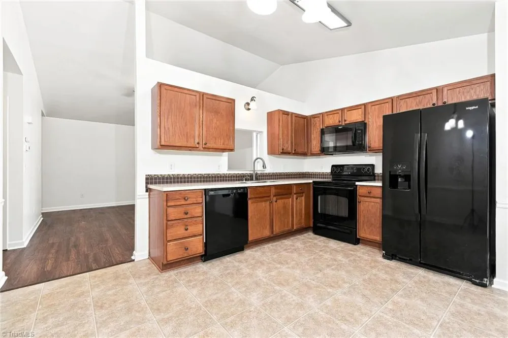 5117 Oakhurst Park Court Kernersville, NC 27284