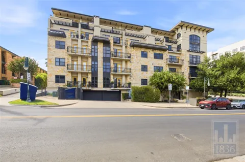 1812 West Avenue #203