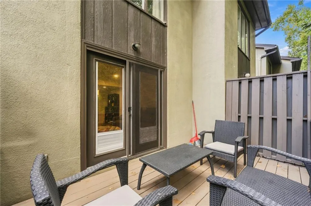 8 Ivy Ridge NE Atlanta, GA 30342