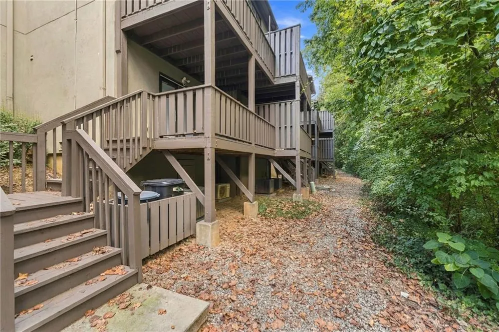 8 Ivy Ridge NE Atlanta, GA 30342