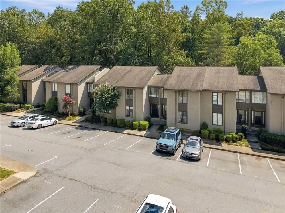 8 Ivy Ridge NE Atlanta, GA 30342