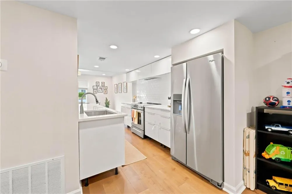 8 Ivy Ridge NE Atlanta, GA 30342