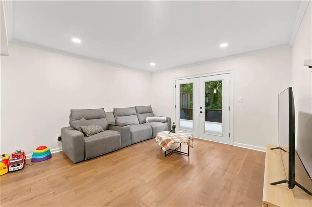 8 Ivy Ridge NE Atlanta, GA 30342