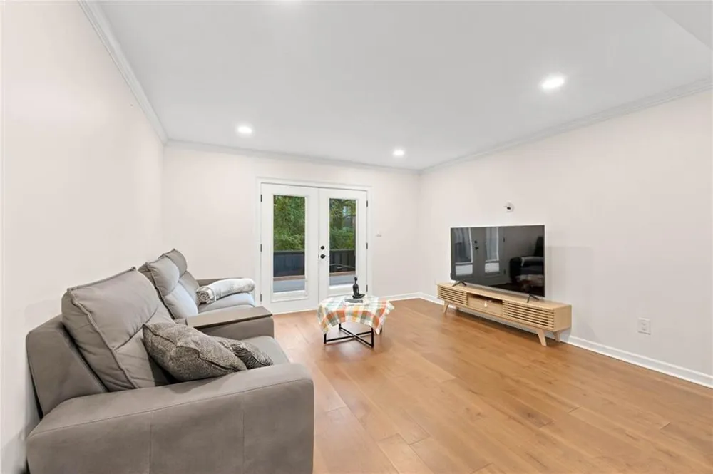 8 Ivy Ridge NE Atlanta, GA 30342