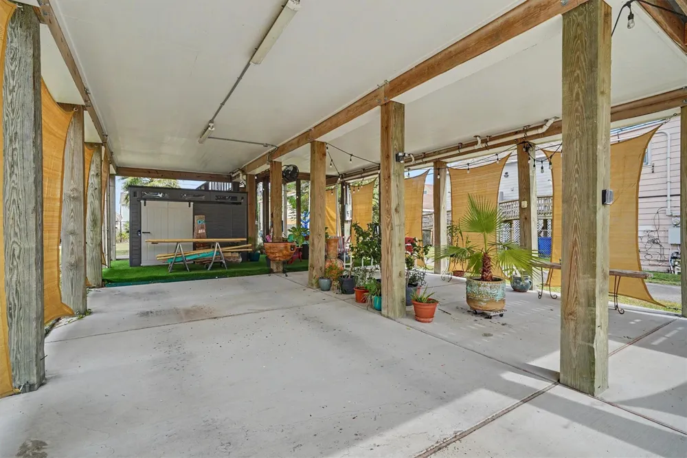 710 35th Street Galveston, TX 77550