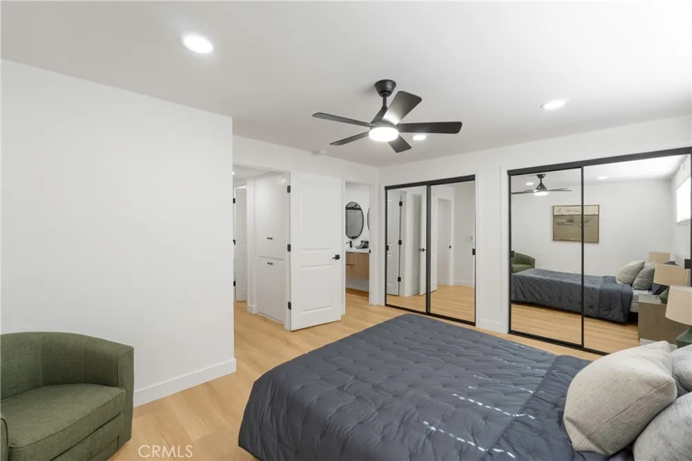 160 Yorktown Costa Mesa, CA 92626
