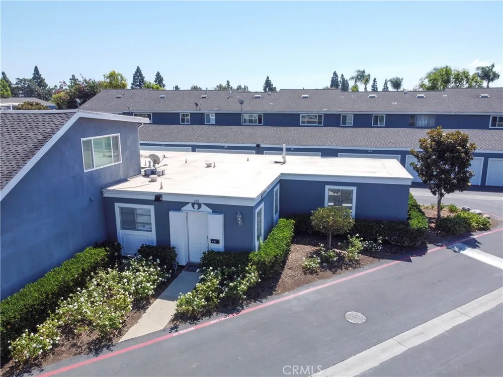 160 Yorktown Costa Mesa, CA 92626