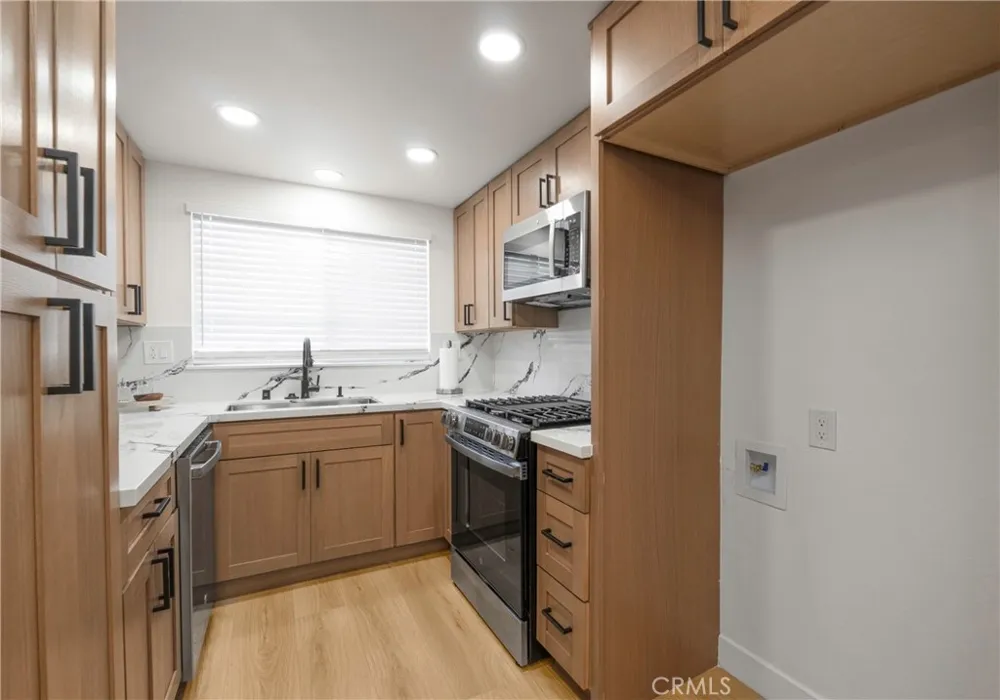 160 Yorktown Costa Mesa, CA 92626