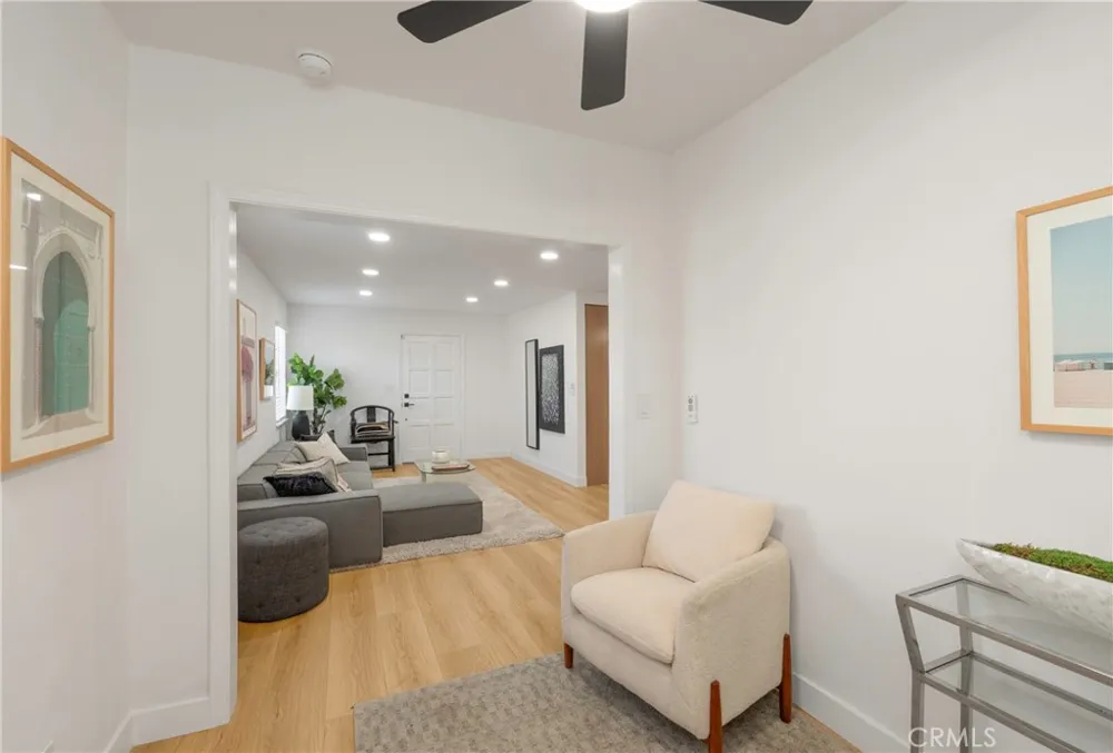 160 Yorktown Costa Mesa, CA 92626