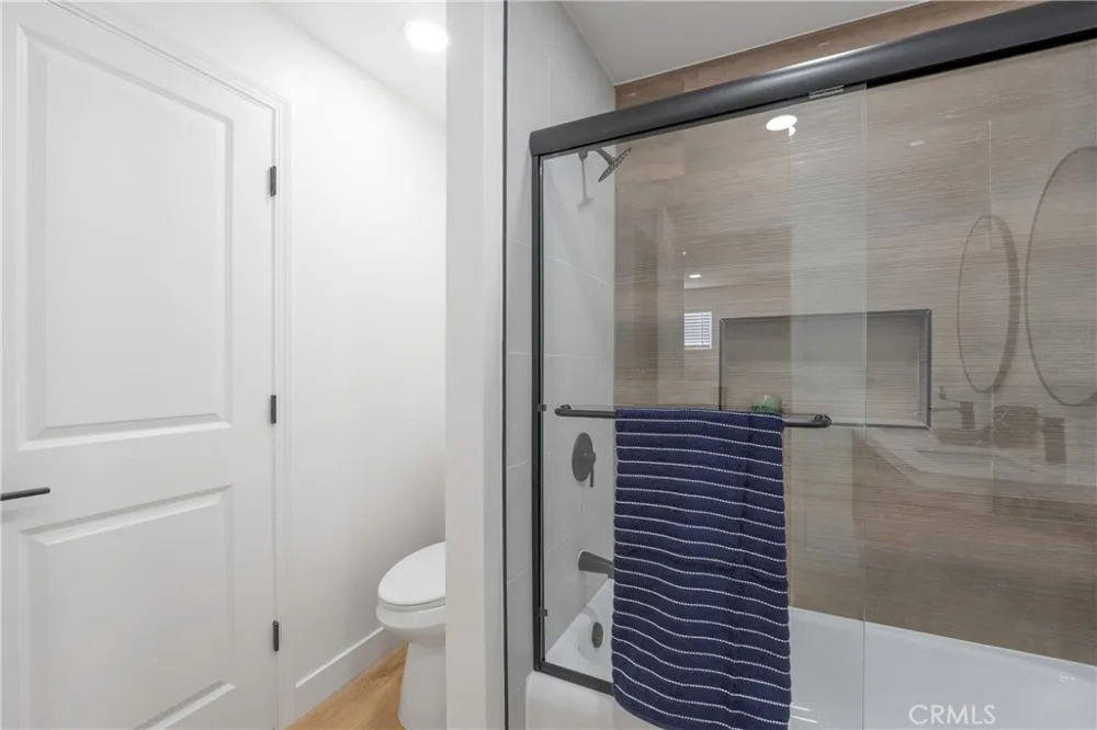 160 Yorktown Costa Mesa, CA 92626
