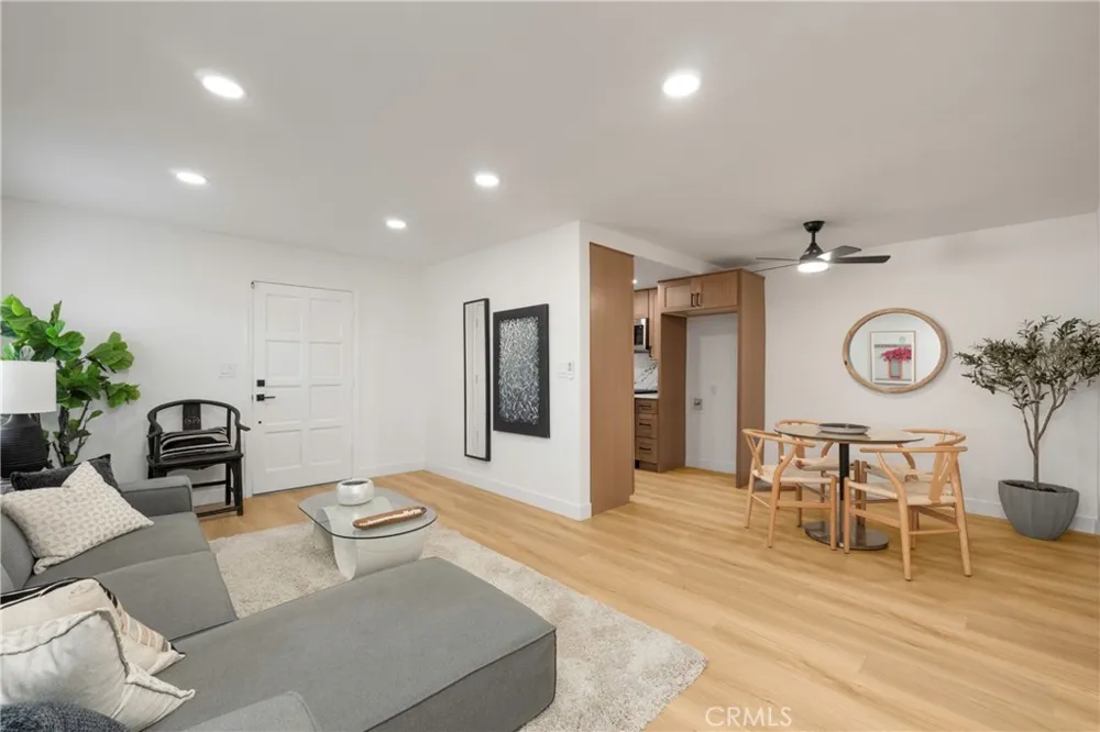 160 Yorktown Costa Mesa, CA 92626