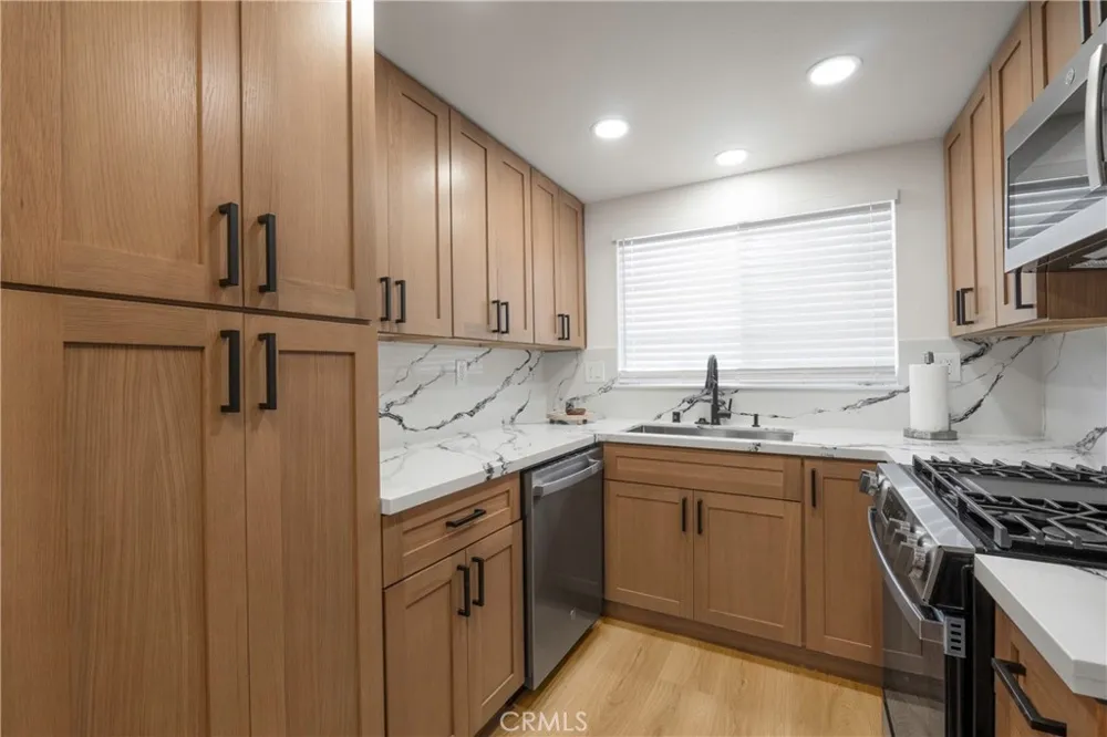160 Yorktown Costa Mesa, CA 92626