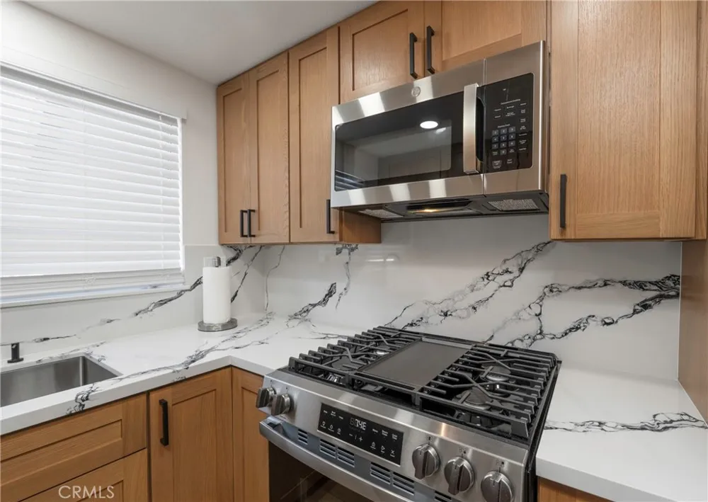 160 Yorktown Costa Mesa, CA 92626