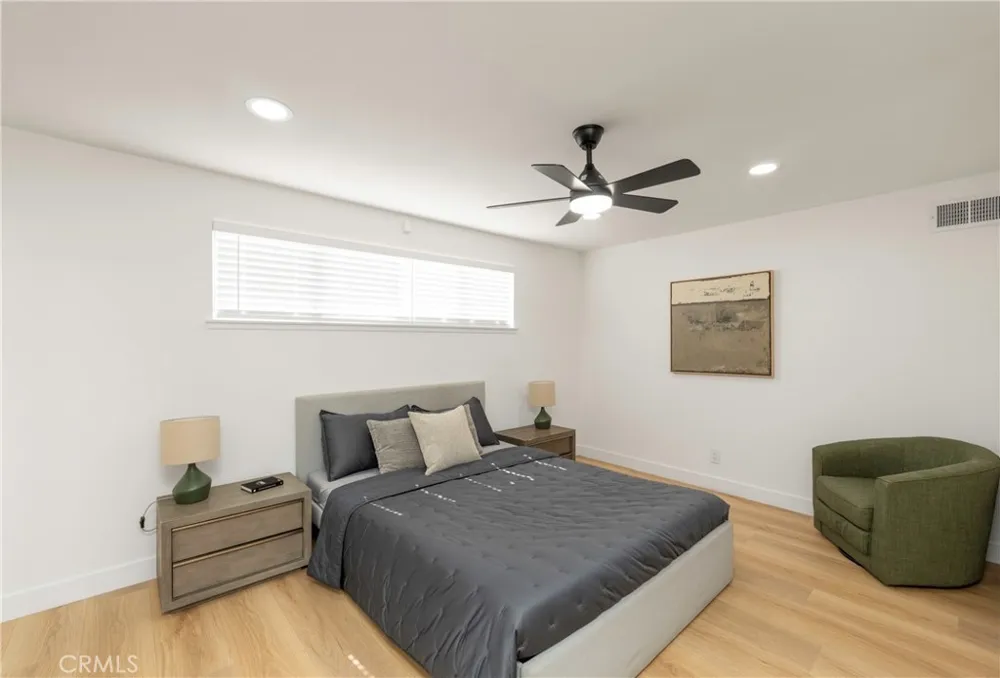 160 Yorktown Costa Mesa, CA 92626