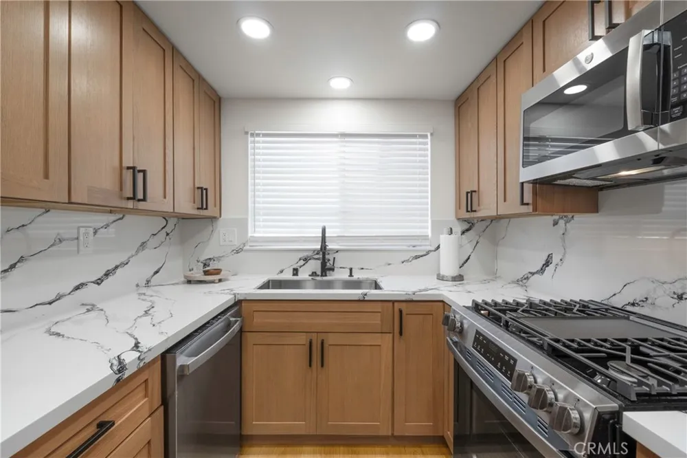 160 Yorktown Costa Mesa, CA 92626