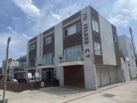 711 Island Ct. #1