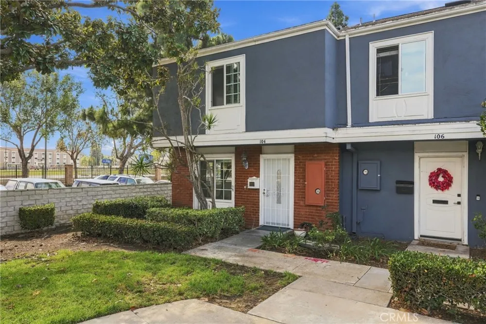 104 Yorktown Costa Mesa, CA 92626