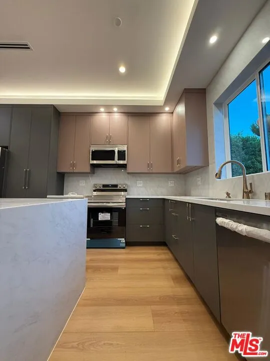 6532 Varna Avenue Van Nuys, CA 91401