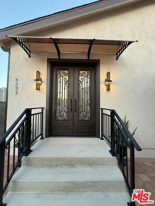 6532 Varna Avenue Van Nuys, CA 91401