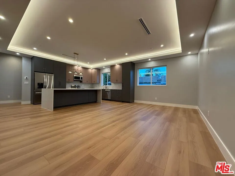 6532 Varna Avenue Van Nuys, CA 91401