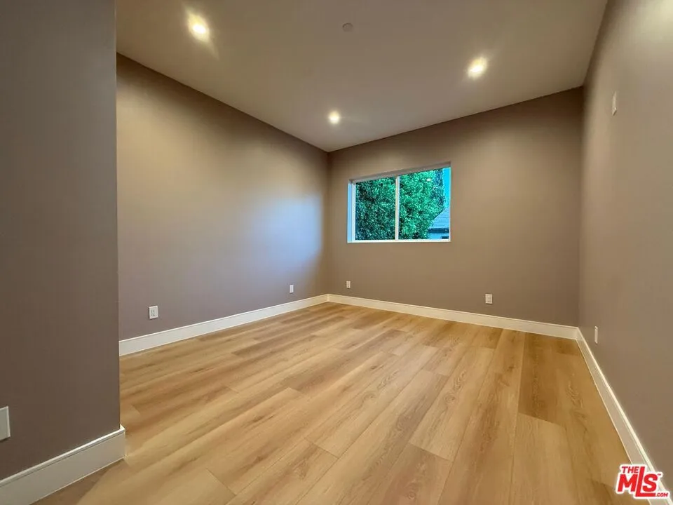 6532 Varna Avenue Van Nuys, CA 91401