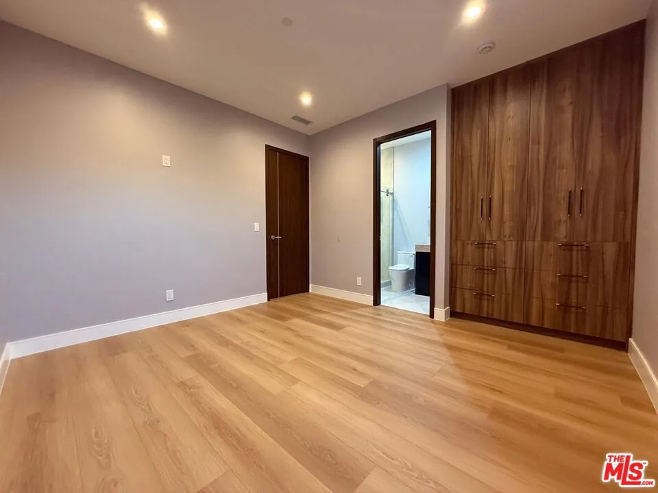 6532 Varna Avenue Van Nuys, CA 91401