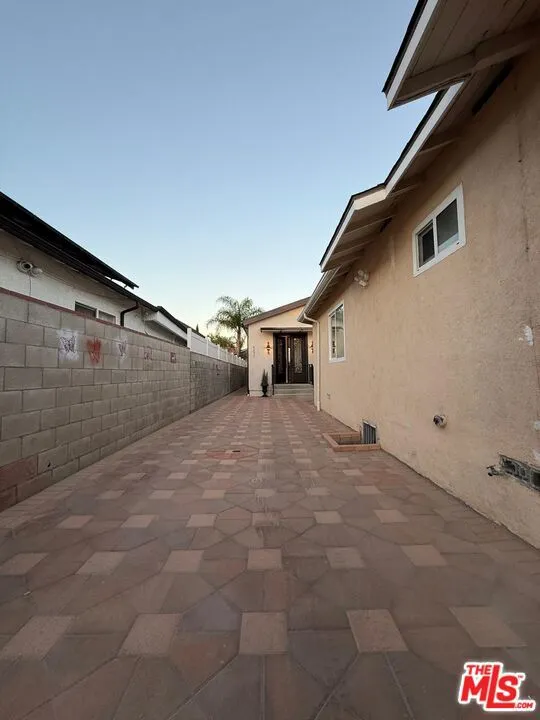 6532 Varna Avenue Van Nuys, CA 91401
