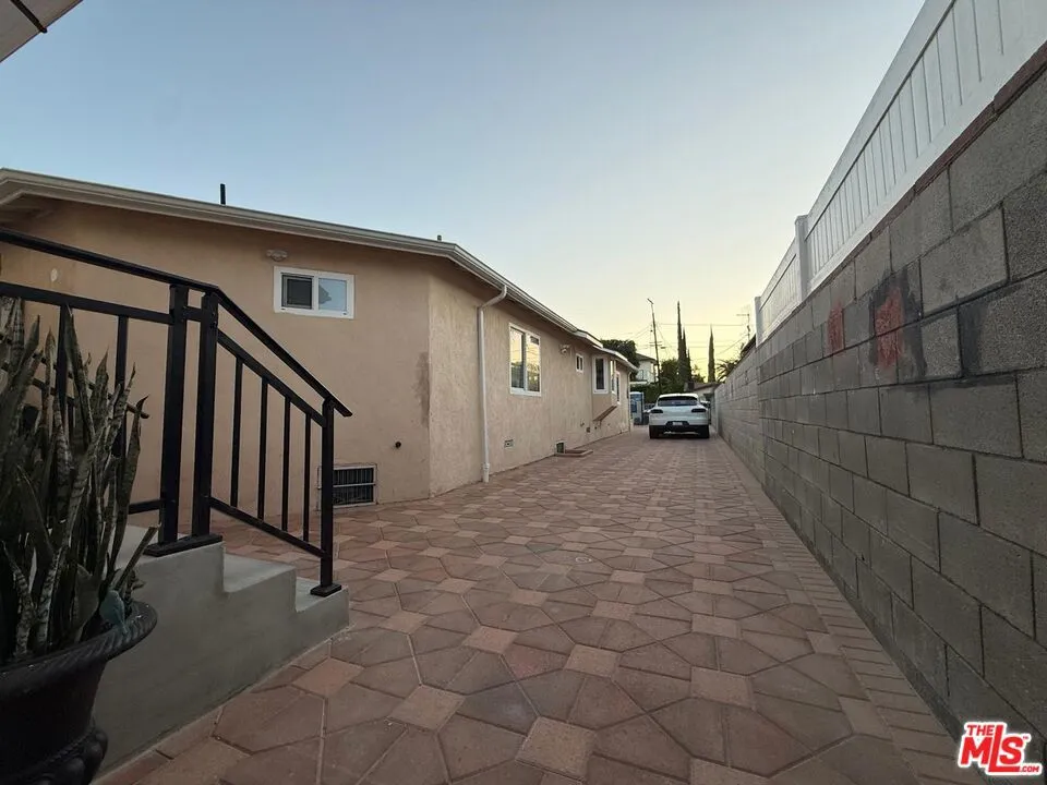 6532 Varna Avenue Van Nuys, CA 91401