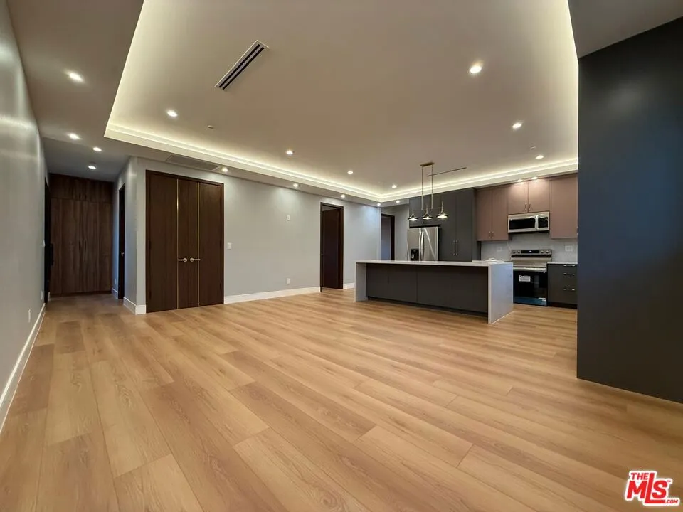 6532 Varna Avenue Van Nuys, CA 91401