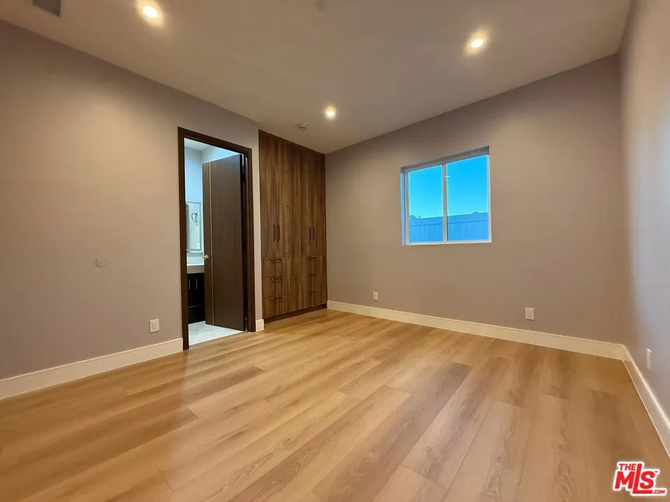 6532 Varna Avenue Van Nuys, CA 91401