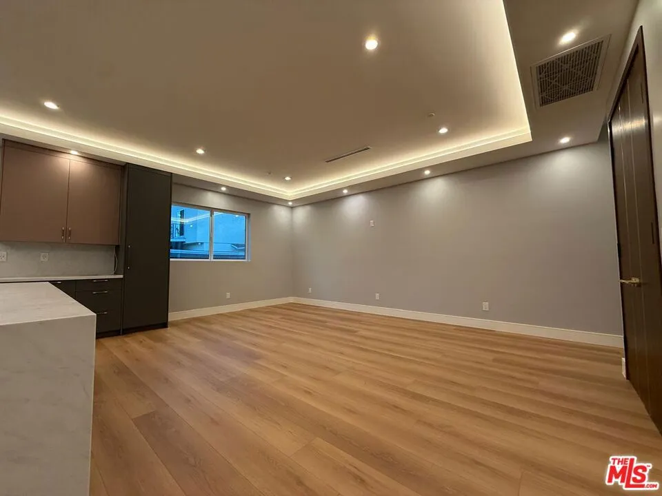 6532 Varna Avenue Van Nuys, CA 91401