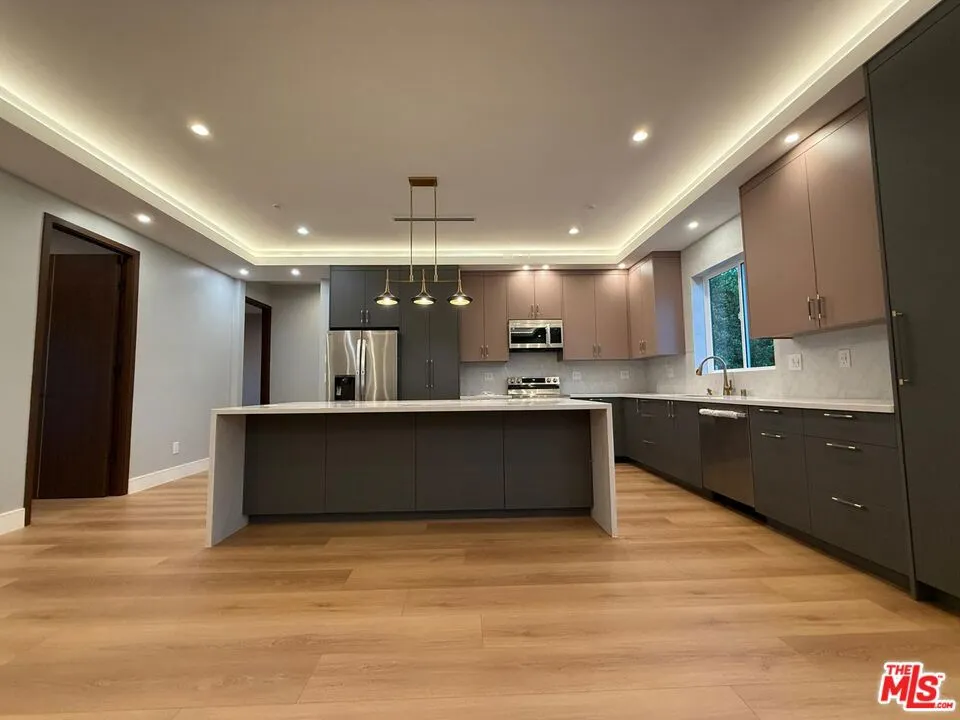 6532 Varna Avenue Van Nuys, CA 91401